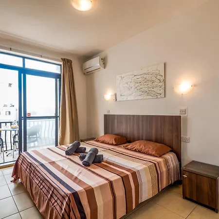 Getawaysmalta - Seashells Apartment 11 With Terrace And Sea Views In Bugibba