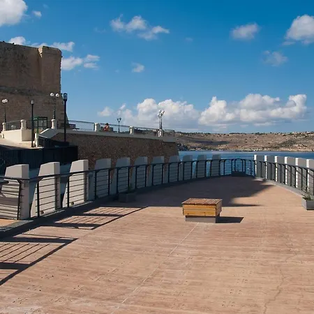 Getawaysmalta - Seashells Apartment 11 With Terrace And Sea Views In Bugibba Appartement *
